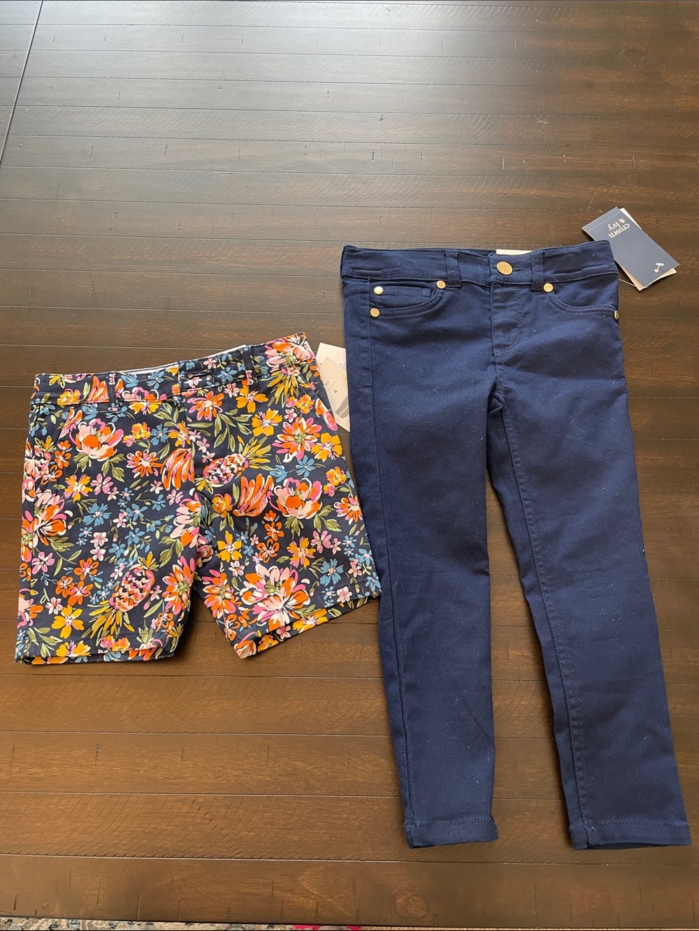 crown & ivy Navy Jeggings with Floral Cropped Shorts - Navy & Multi